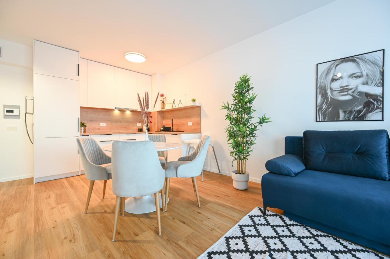 Km Flats Apartment Орадеа Екстериор снимка