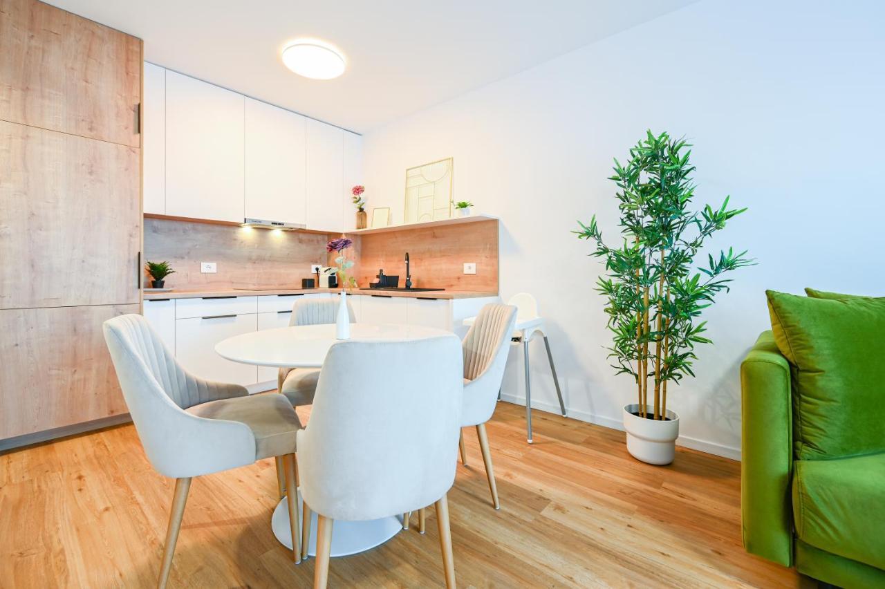 Km Flats Apartment Орадеа Екстериор снимка