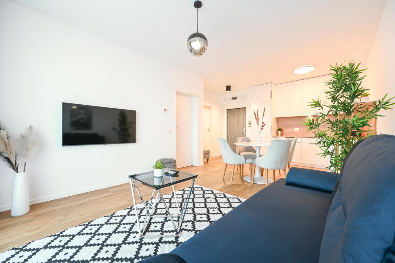Km Flats Apartment Орадеа Екстериор снимка