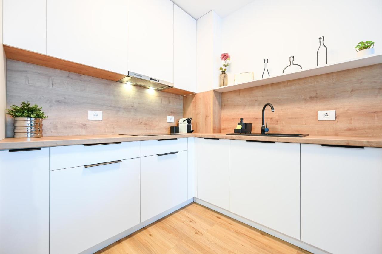 Km Flats Apartment Орадеа Екстериор снимка