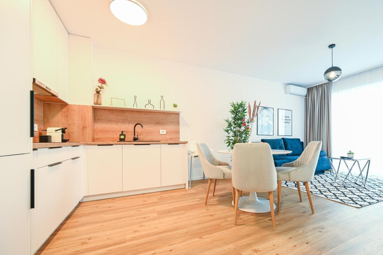 Km Flats Apartment Орадеа Екстериор снимка